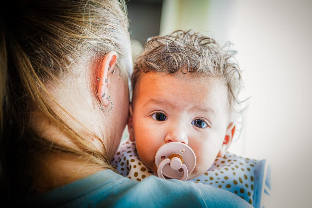 De babystartpakketten zijn bestemd voor (aanstaande) ouders die het financieel moeilijk hebben.